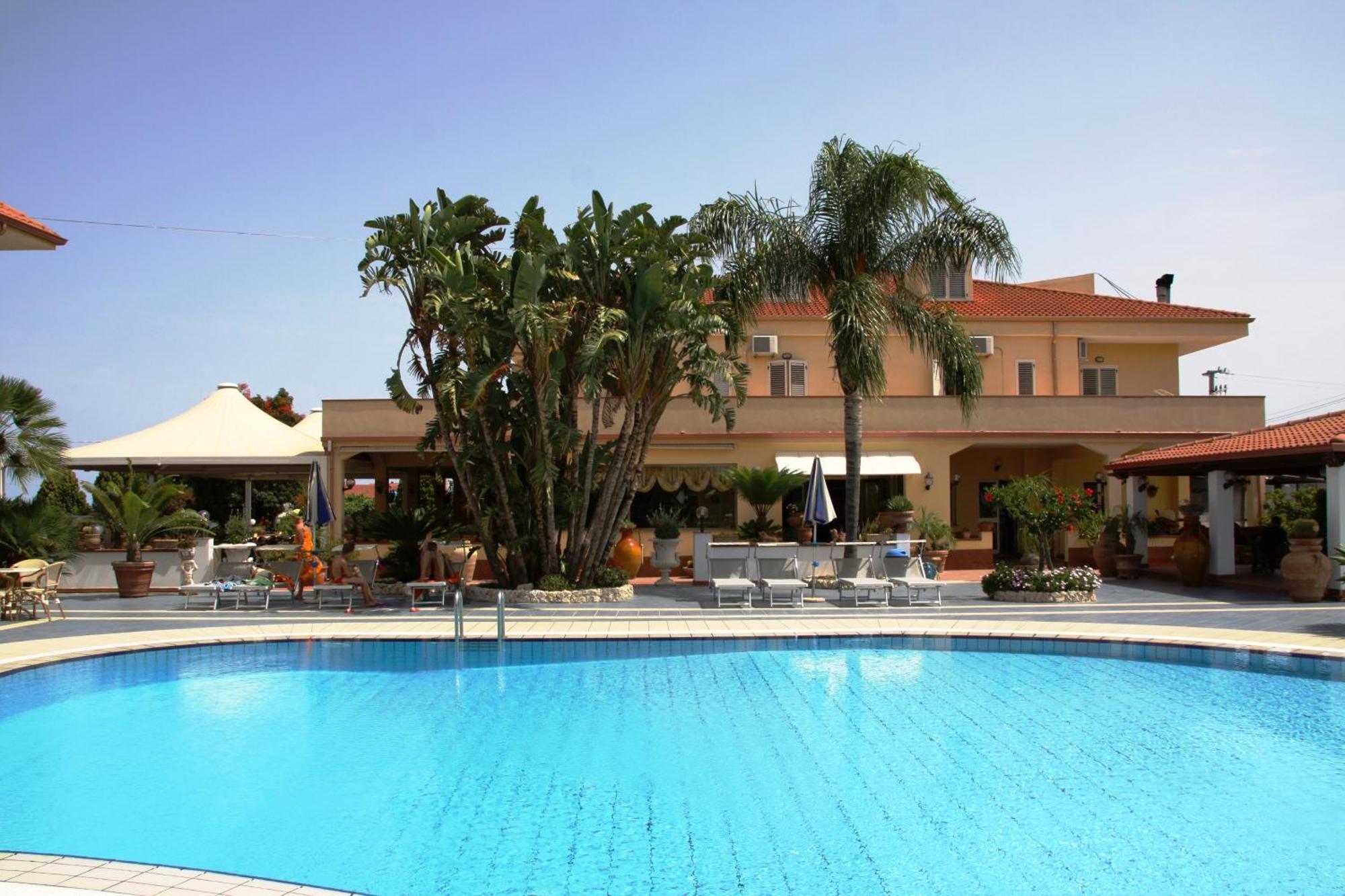 Hotel Damanse Santa Domenica  Exterior photo