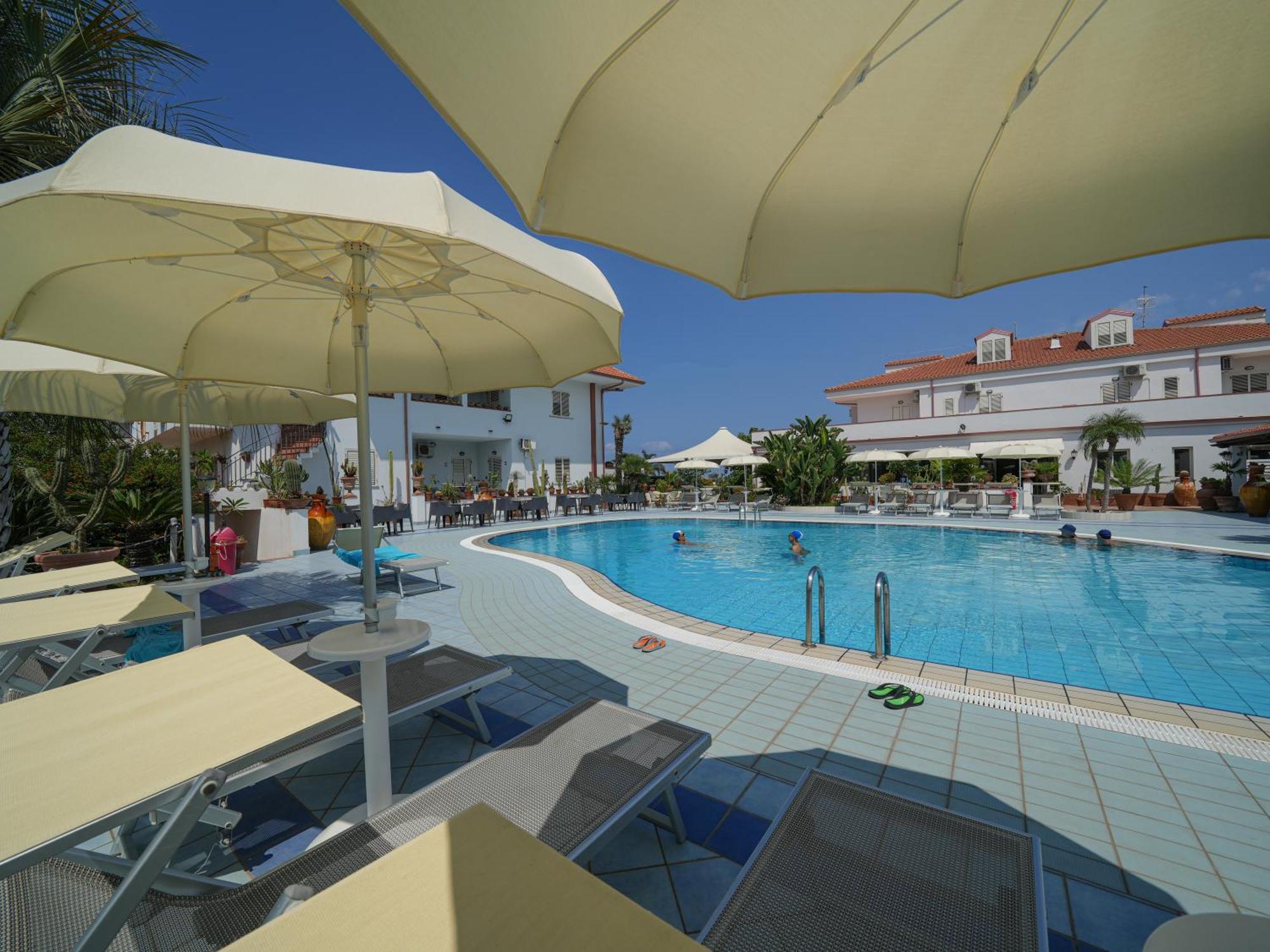 Hotel Damanse Santa Domenica  Exterior photo